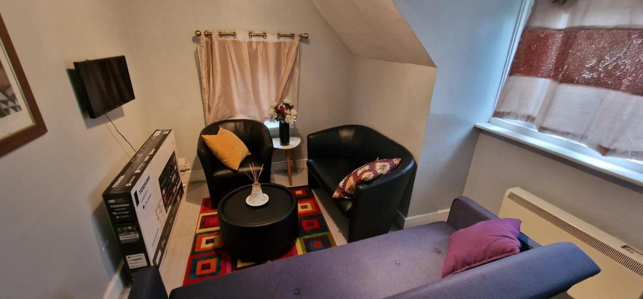 Cosy 2 Bedroom Flat - Sleeps 6 People - Close To Lewisham Dlr/Train Station ロンドン エクステリア 写真