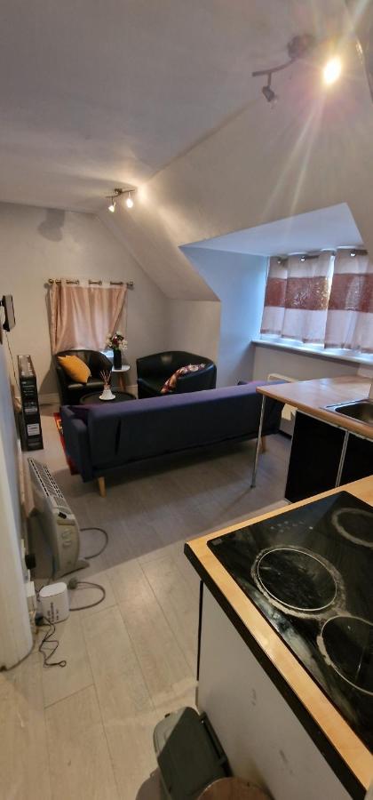 Cosy 2 Bedroom Flat - Sleeps 6 People - Close To Lewisham Dlr/Train Station ロンドン エクステリア 写真