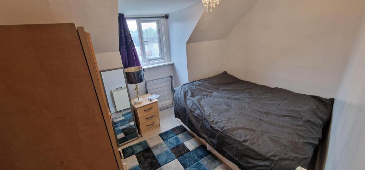 Cosy 2 Bedroom Flat - Sleeps 6 People - Close To Lewisham Dlr/Train Station ロンドン エクステリア 写真